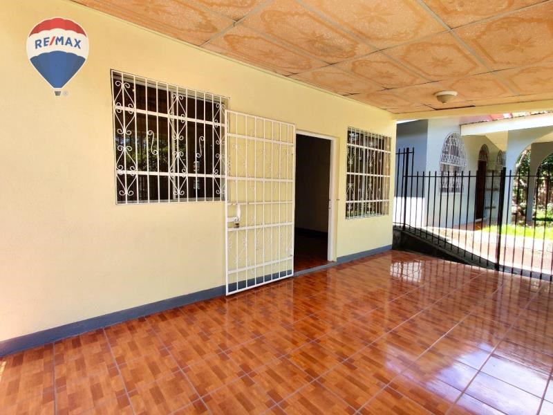 Remax real estate, Nicaragua, Managua, 2 bedroom 1 bathroom home - Location & Convenience.